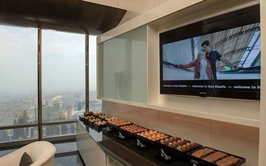 Dubai: Burj Khalifa VIP Experience Level 152 Lounge Access - Finding the lounge inside Dubai Mall