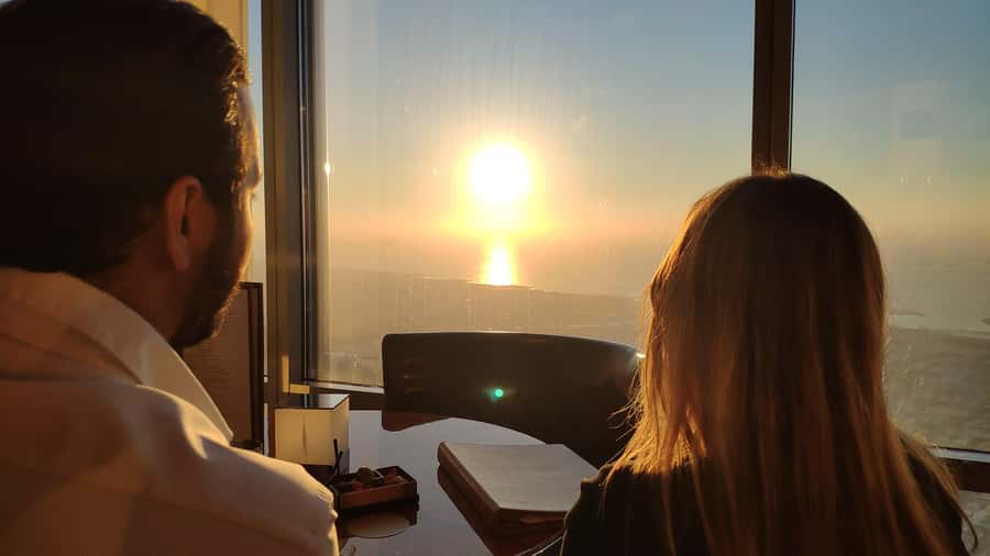 Dubai: Burj Khalifa VIP Sunset Tour with Porsche Transfer - A lounge stay with champagne and canapés
