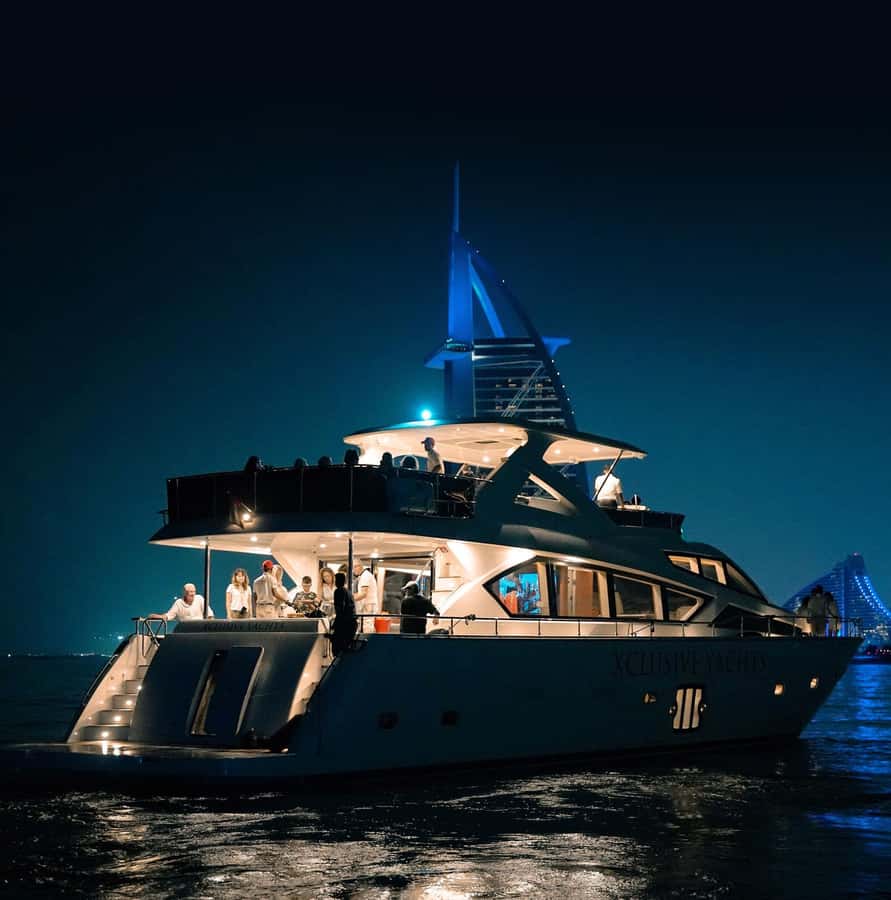 Dubai Harbor: Luxury Yacht Tour with BBQ Options - BBQ, drinks, and the dining choice