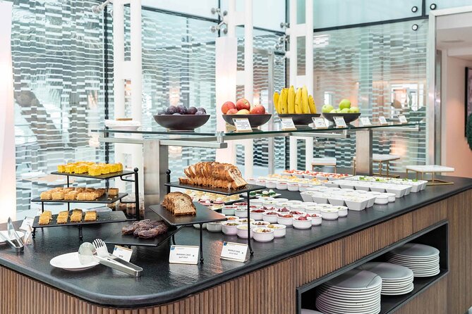 Dubai International Airport (DXB) T3/T1/T2 VIP Lounge Access - Seating, Noise, and Sleeping