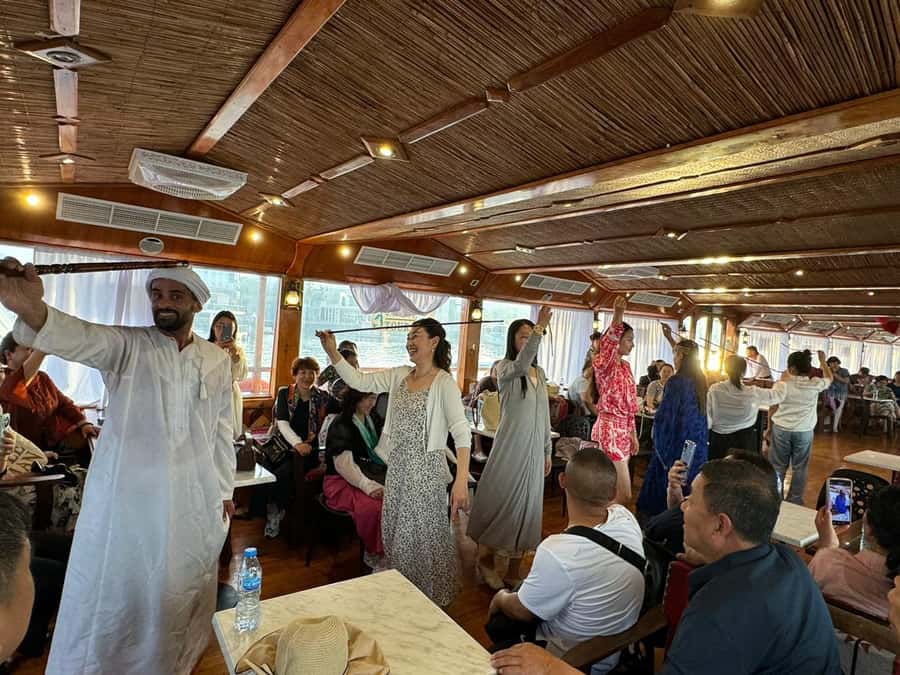 Dubai: Luxury Dinner Cruise with Live Music - Dinner is filling, not fine dining