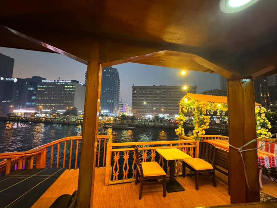Dubai: Luxury Dinner Cruise with Live Music - Booking advice for a smoother evening