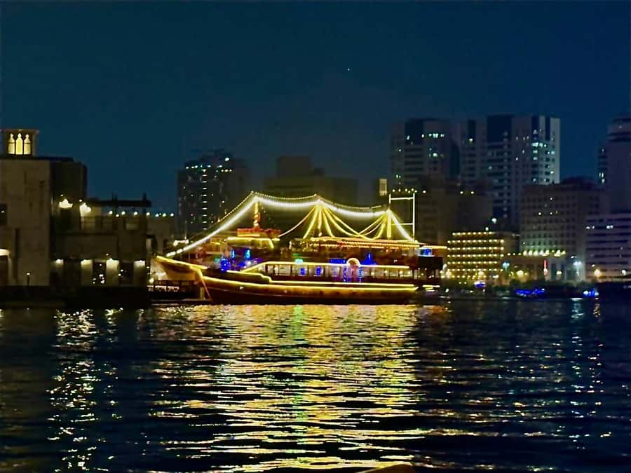 Dubai: Luxury Dinner Cruise with Live Music - Should you book the Dubai dhow dinner cruise?