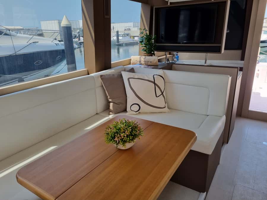 Dubai: Luxury Sightseeing Cruise with Food and Drinks - Why seeing Dubai by boat works so well