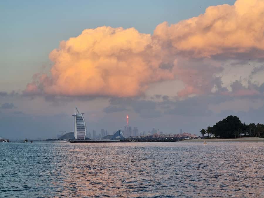 Dubai: Luxury Sightseeing Cruise with Food and Drinks - Palm Jumeirah from the water