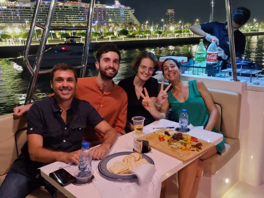 Dubai: Luxury Sightseeing Cruise with Food and Drinks - What you actually eat and drink