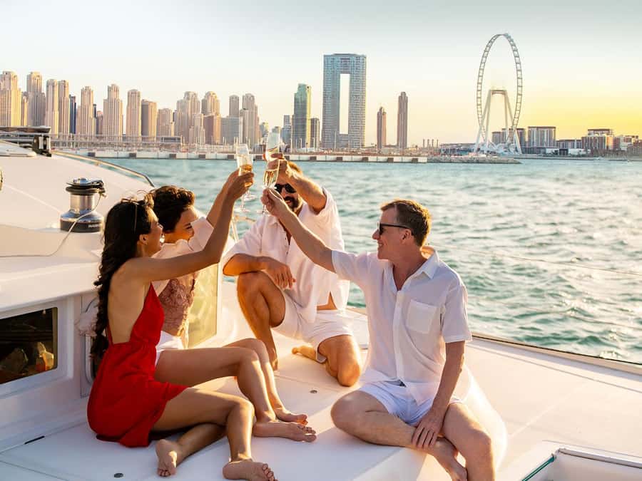Dubai: Luxury Sunset Yacht Tour with Snacks and Drinks - Dubai Sunset Yacht Tour: Key Points