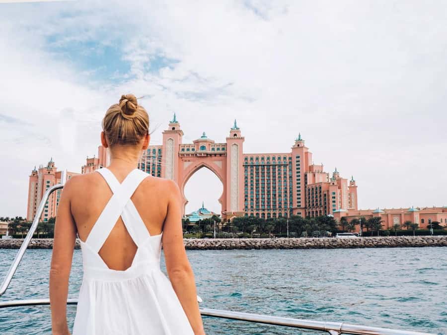 Dubai: Luxury Sunset Yacht Tour with Snacks and Drinks - Dubai Marina and Jumeirah Beach Residence