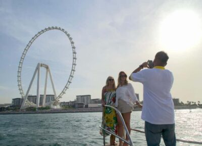 Luxury Sunset Yacht Tour with Snacks and Drinks