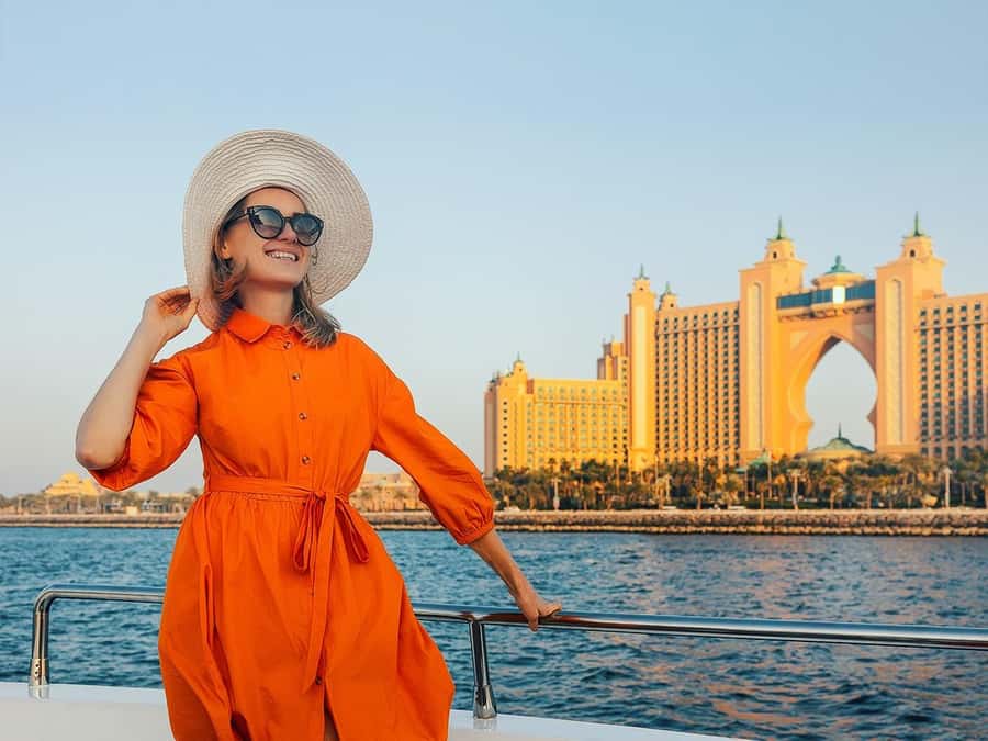 Dubai: Luxury Sunset Yacht Tour with Snacks and Drinks - Atlantis or Burj Al Arab at Sunset