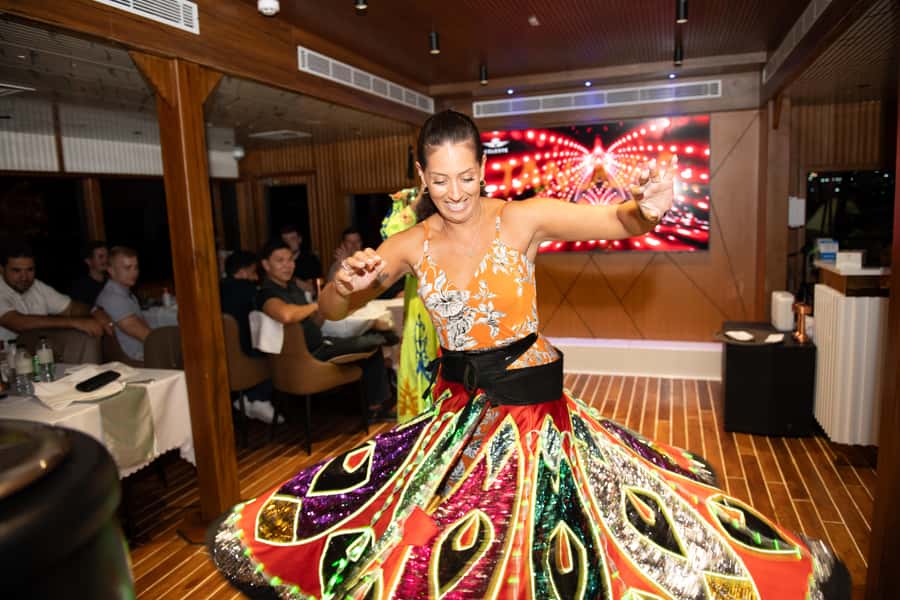 Dubai Marina: Luxury Dinner Cruise, Live Show, Open Bar & DJ - Entertainment from Tanura dance to DJ sets