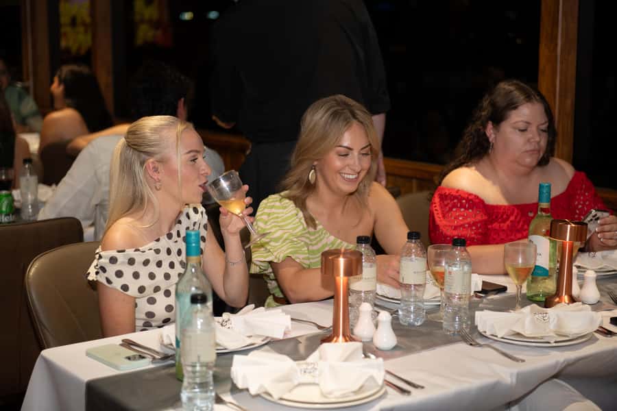 Dubai Marina: Luxury Dinner Cruise, Live Show, Open Bar & DJ - What the two-hour route gives you
