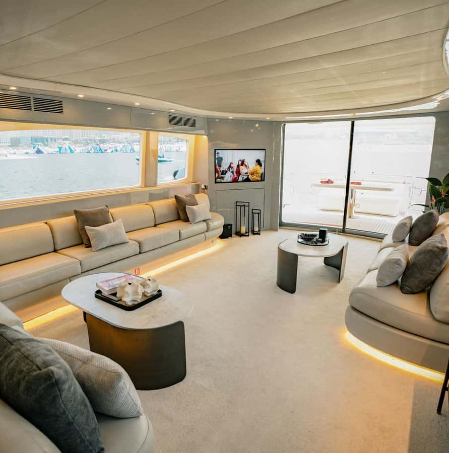Dubai Marina: Luxury Yacht Tour with Breakfast or BBQ Option - Burj Al Arab and the coastline views