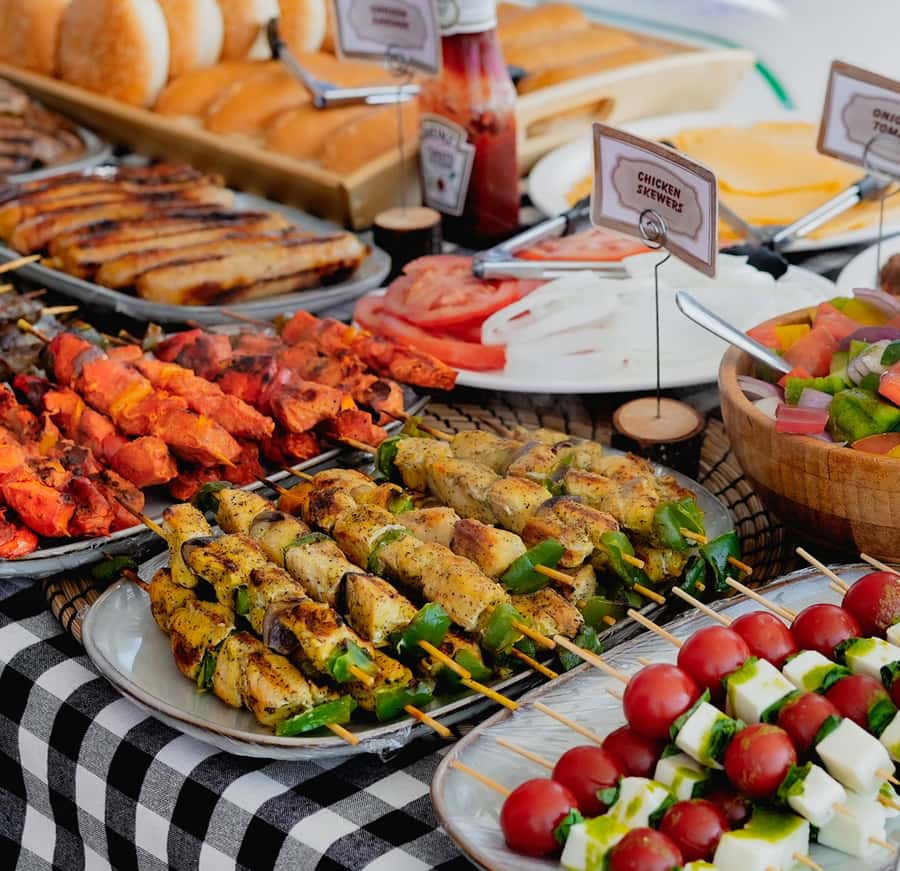 Dubai Marina: Luxury Yacht Tour with Breakfast or BBQ Option - The atmosphere: photos, music, and family time