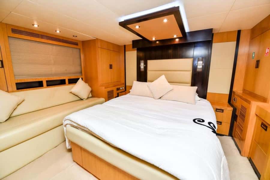 Dubai: Marina Private Luxury Yacht Tour - Sunset and Evening Light
