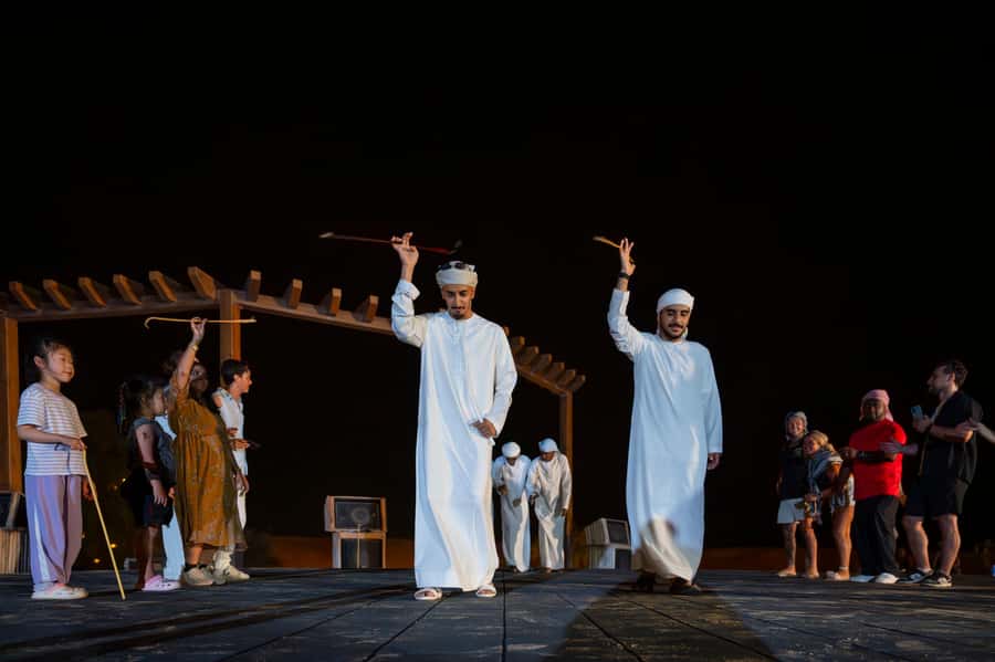 Dubai: Overnight Safari with Luxury Dome Stay & Stargazing - BBQ dinner at Al Marmoom Oasis