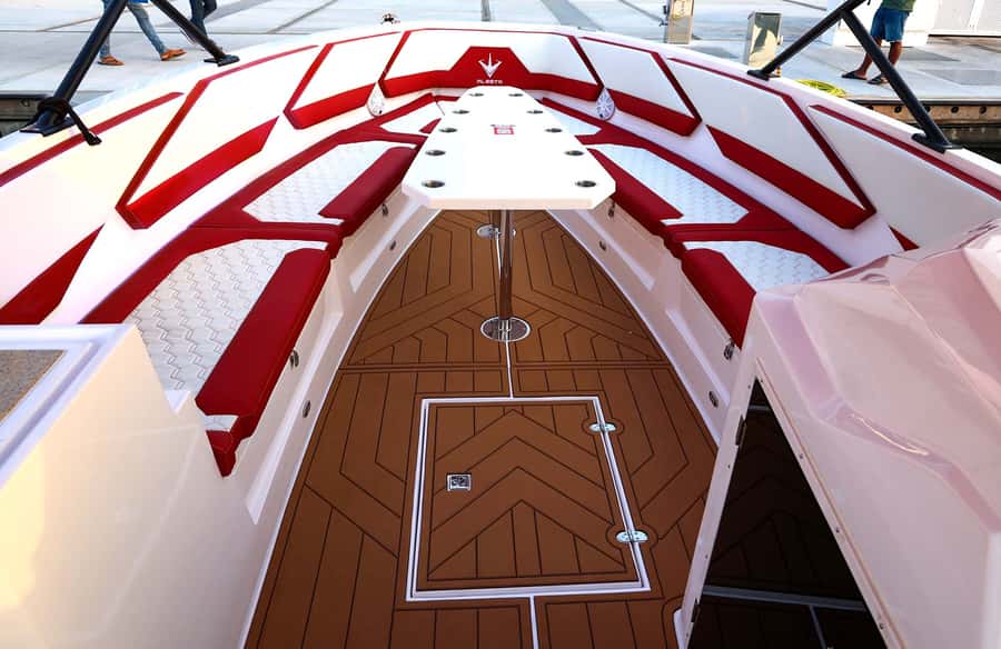 Dubai: Private Luxury Boat with Sightseeing Tour - The sights are best treated as a moving panorama