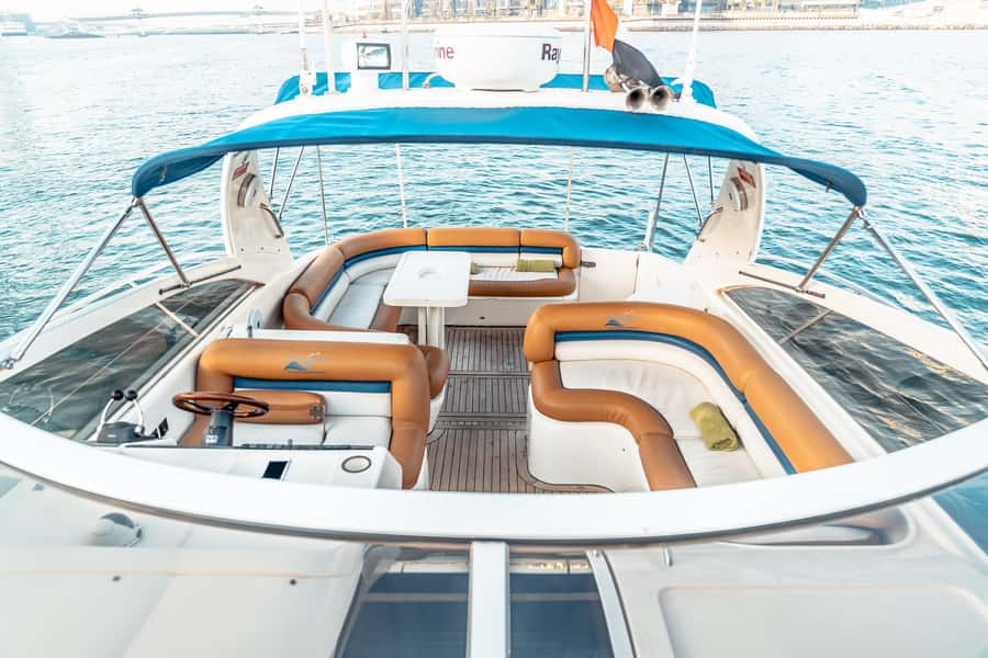 Dubai: Private Luxury Everest Yacht Cruise from Dubai Marina - Palm Jumeirah and Atlantis The Palm
