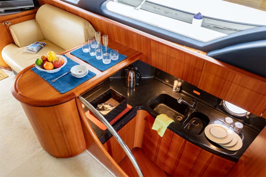 Dubai: Private Luxury Yacht Cruise for up to 20 People - Burj Al Arab and Dubai Harbour