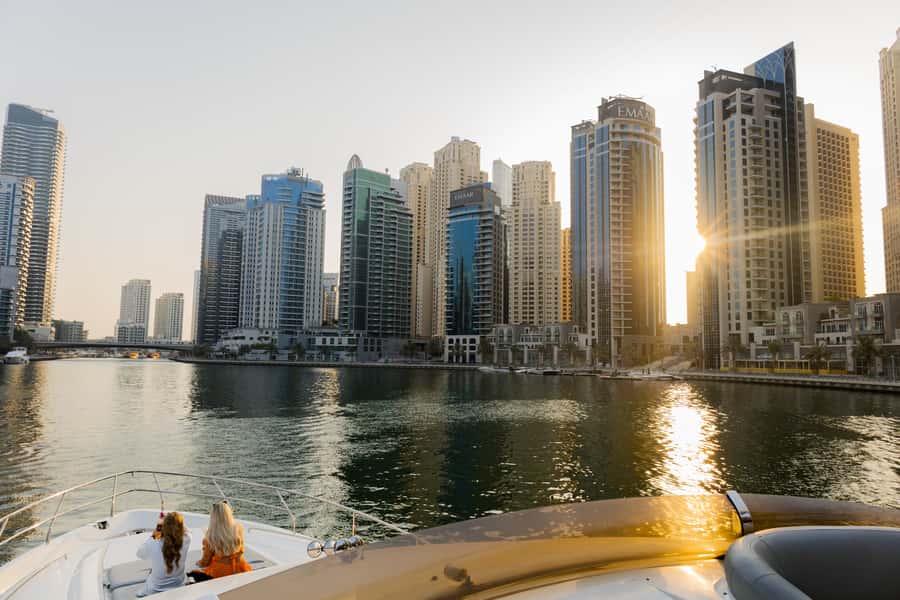 Dubai: Private VIP Luxury Yacht Tour with BBQ & Drinks - Bluewaters Island and Ain Dubai