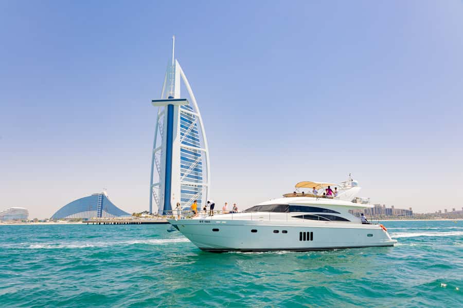 Dubai: The Luxury Yacht Tour with Live BBQ Option - Palm Jumeirah and Dubai’s Famous Silhouettes