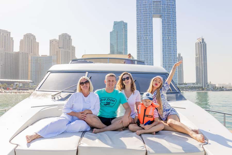 Dubai: The Luxury Yacht Tour with Live BBQ Option - Daylight, Sunset, or Dubai After Dark