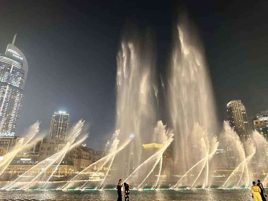 Dubai: VIP Private City Tour with Burj Khalifa Entry Tickets - Dubai Mall, the Fountain, and the final tower climb