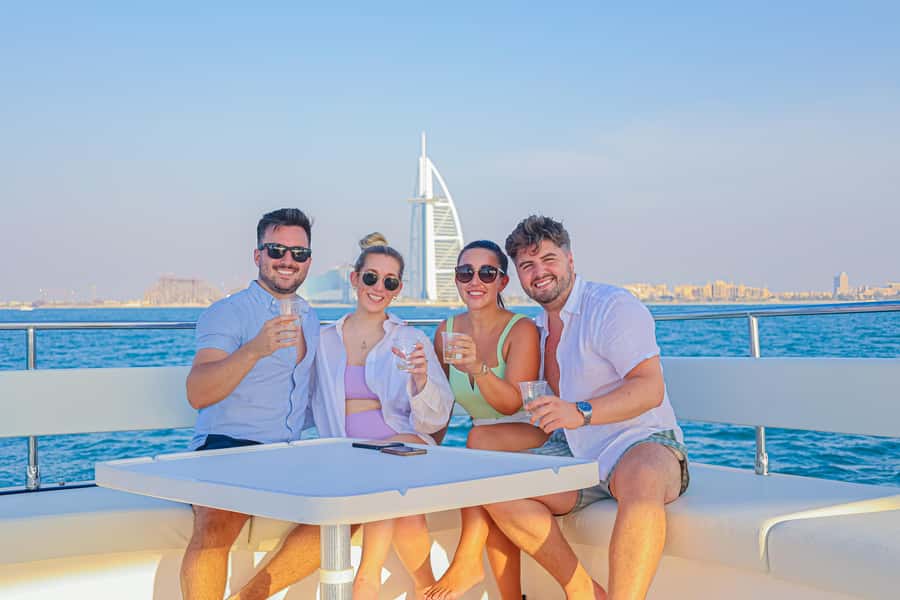 Dubai Waves & Dunes: Luxury Yacht Cruise w/ Red Dunes Safari - Why this desert-to-coast pairing works
