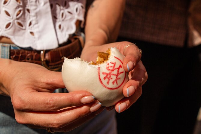 Eating London: Twilight Soho VIP Food & Drinks Tour - Chinatown and Bun House