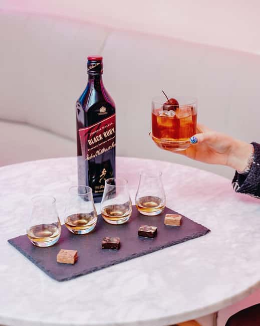 Edinburgh: Luxury Whisky & Scottish Chocolate Tasting - Arriving at Johnnie Walker Princes Street