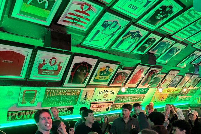 Edinburgh Pub Crawl Free Shots and VIP Entry - Finishing at The Hive on Niddry Street