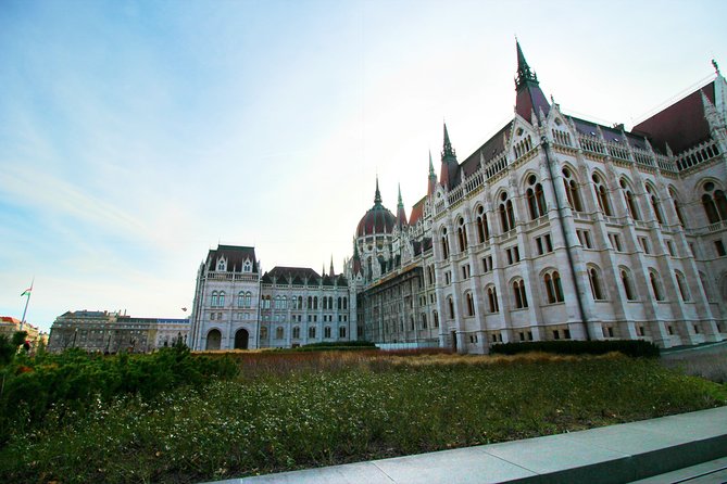 Exclusive Budapest City Tour by Luxury Car - Half Day - Starting in comfort from your hotel