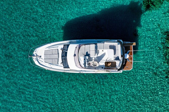 Exclusive Luxury Yacht Tour of the Elaphiti Islands - Koločep Lighthouse and the cliff-jumping stop