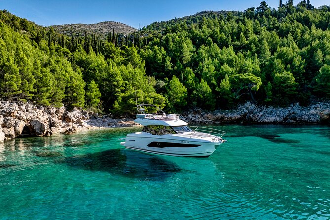 Exclusive Luxury Yacht Tour of the Elaphiti Islands - Crew service and the family factor