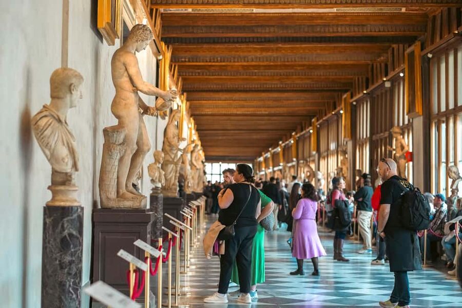 Florence: Uffizi Gallery Reserved-Entry VIP Tour - Key points at a glance