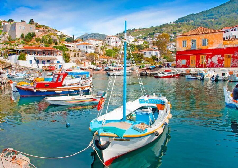 From Athens: Saronic Islands Full-Day Cruise with VIP Seats - Meals, drinks, and the rhythm onboard