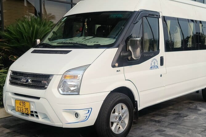 From Da Nang Airport to Hoi An Limousine Transfer Shuttle - A closer look at the driver service