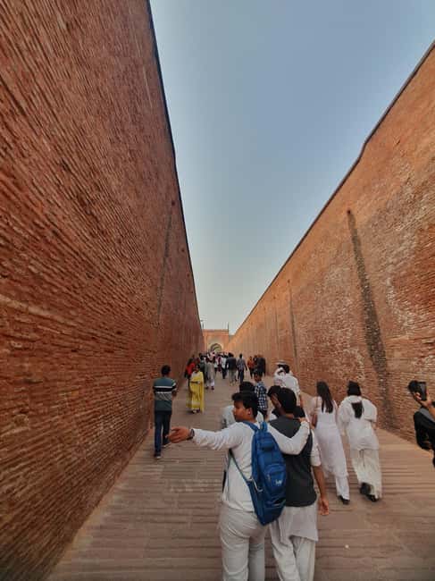 From Delhi: Deluxe Taj Mahal and Agra tour with Luxury Cars - Who should book this Agra tour?