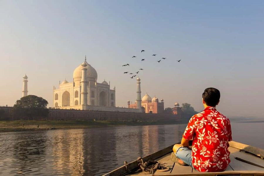 From Delhi Exclusive Taj Mahal Private Tour with Luxury Car - What the guides add to the day
