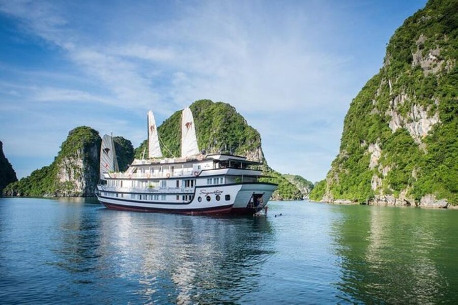 From Hanoi: 2-Day Bai Tu Long Bay Luxury Cruise with Jacuzzi - The boat, cabin, and jacuzzi