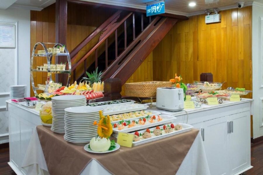From Hanoi: 2-Day Bai Tu Long Bay Luxury Cruise with Jacuzzi - Sunset, cooking class, and dinner on the bay
