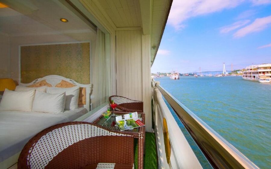From Hanoi: 2-Day Bai Tu Long Bay Luxury Cruise with Jacuzzi - Food, guides, and the small details that matter