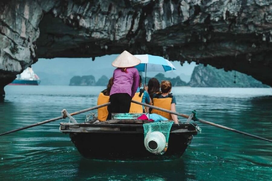 From Hanoi: 2-Day Bai Tu Long Bay Luxury Cruise with Jacuzzi - Cong Do or Vung Vieng, depending on the season