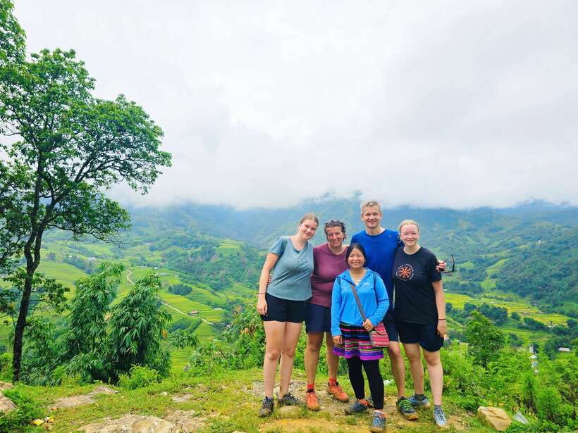 From Hanoi: 2-Day Sapa Trek Tour - Luxury Limousine Transfer - Day one: Lunch in Sapa and the Cat Cat walk