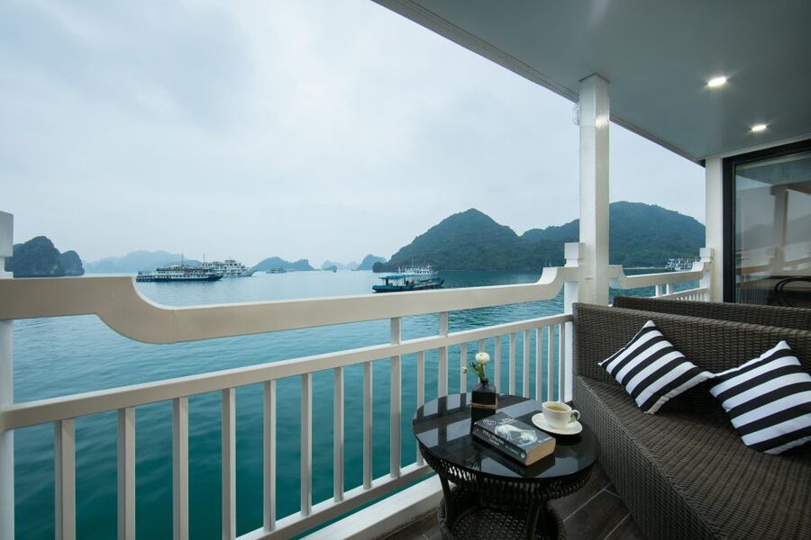 From Hanoi: 3-Day Luxury Tour Ninh Binh & Ha Long Bay Cruise - Three hours on the Trang An waterways