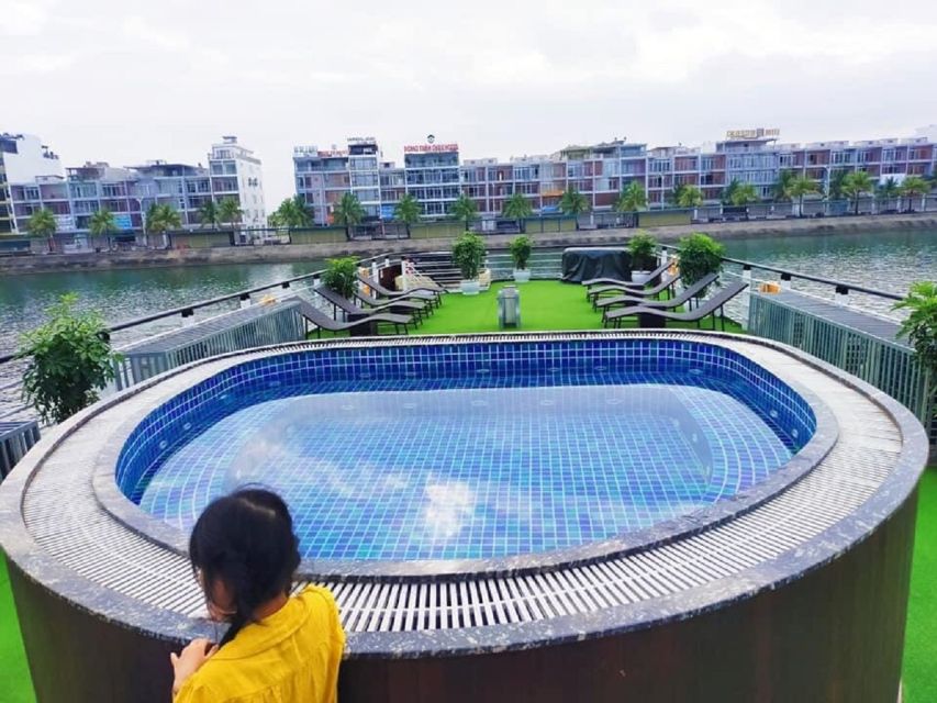 From Hanoi: Ha Long Bay Luxury Cruise Day Tour with Jacuzzi - The staff, guide, and onboard service