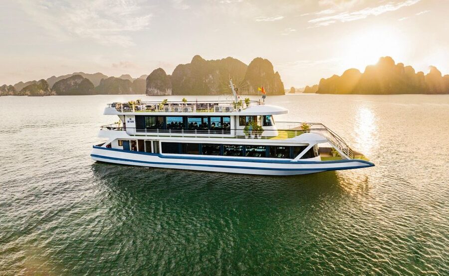 From Hanoi: Ha Long Bay Luxury Day Cruise with Buffet Lunch - Titop Island for views and a swim