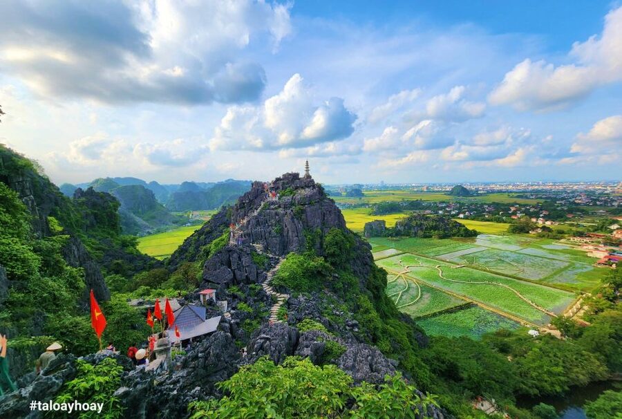 From Hanoi: Hoa Lu-Trang An-Mua Cave Luxury Trip w/Limousine - A short bicycle ride through the local village