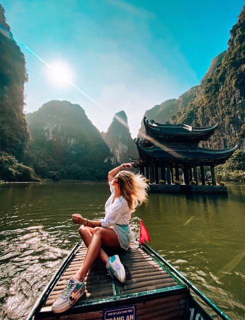 From Hanoi: Hoa Lu-Trang An-Mua Cave Luxury Trip w/Limousine - The schedule, group atmosphere, and guide question
