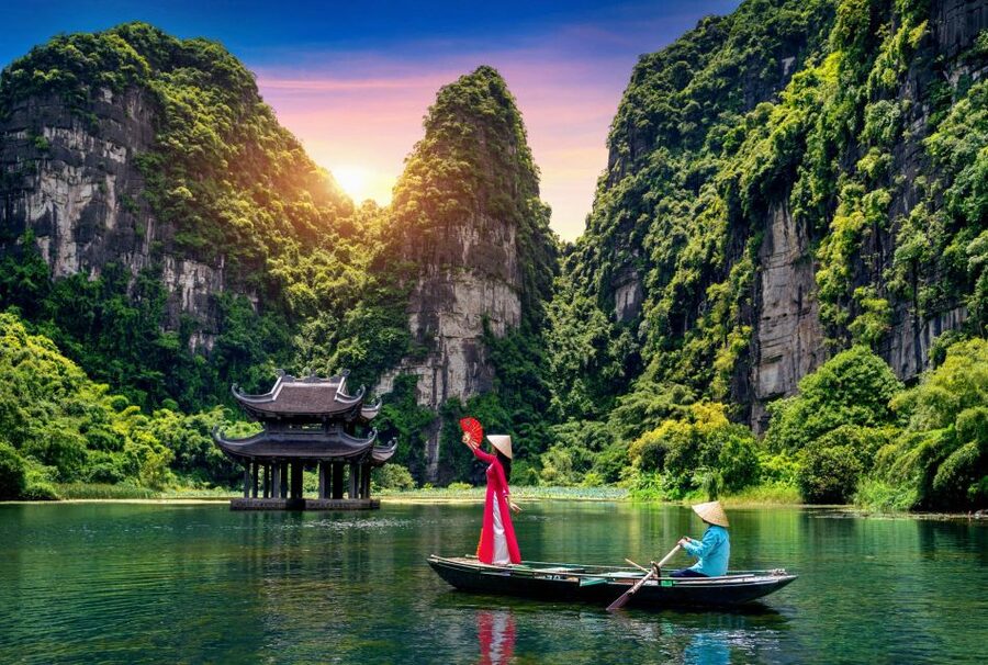 From Hanoi: Hoa Lu-Trang An-Mua Cave Luxury Trip w/Limousine - Hoa Lu and the temples of Dinh and Le